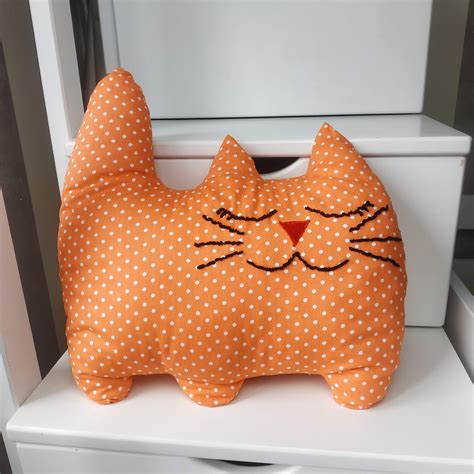 Easy cat sewing pattern: cat shaped pillow straight tail, PD - Inspire ...