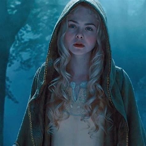 Pin by Saranna on DISNEY | Elle fanning, Elle fanning maleficent ...