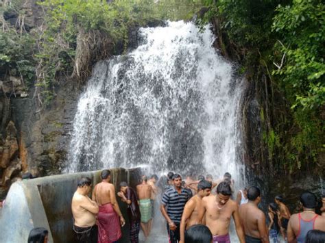 குற்றாலத்தில் இதமான சீசன்... குளு குளு சாரல்.... உற்சாகமாய் அனுபவிக்கும் பயணிகள் | Courtallam ...