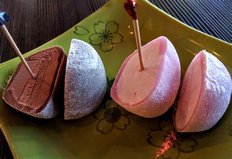 Chocolate & Strawberry Mochi | Strawberry mochi, Chocolate strawberry ...