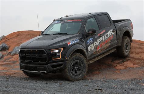 Ford F-150 Raptor purchase comes with off-road driving course