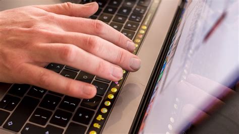 How to Open the Emoji Keyboard on a Mac - The Tech Edvocate