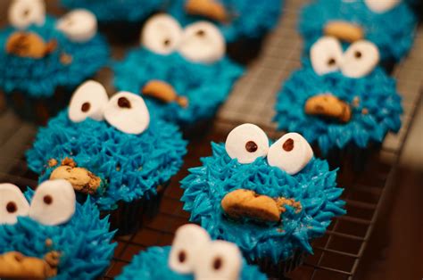 Cookie Monster Cupcakes Recipe - Chichilicious.com