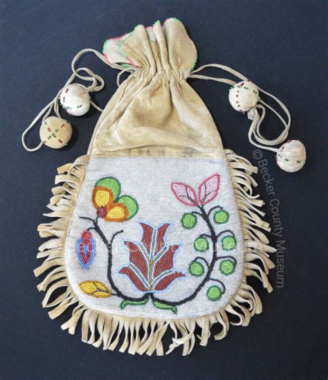 Ojibwe Beadwork: A floral motif – Becker County Museum