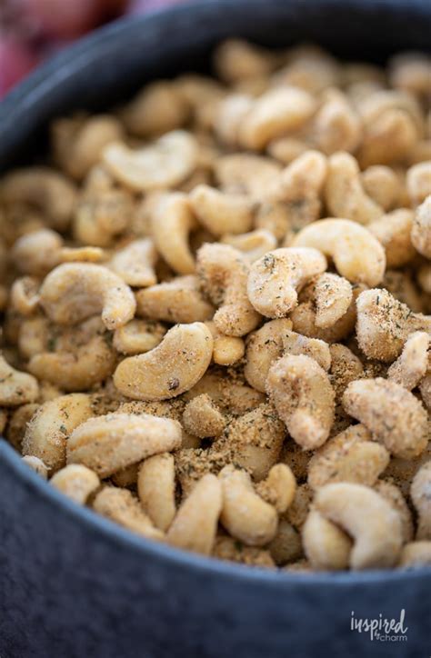 Seasoned and Roasted Cashews - delicious and easy recipe!