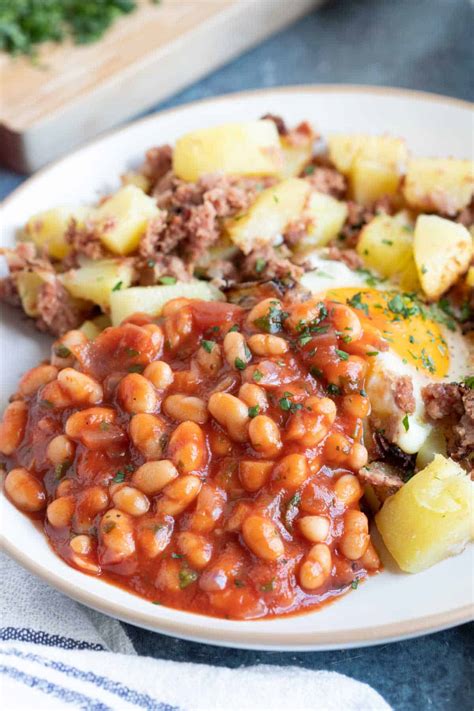 Homemade British Baked Beans Recipe - Effortless Foodie