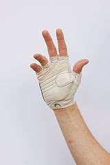Category:Cycling gloves - Wikimedia Commons