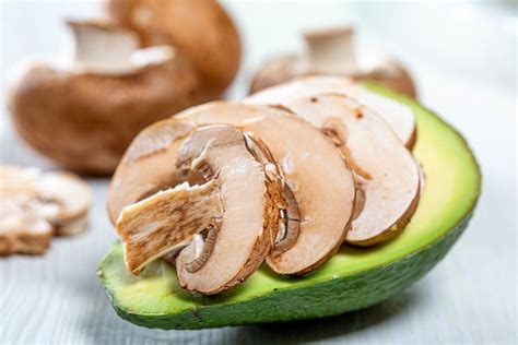Avocado stuffed with mushrooms - Creative Commons Bilder