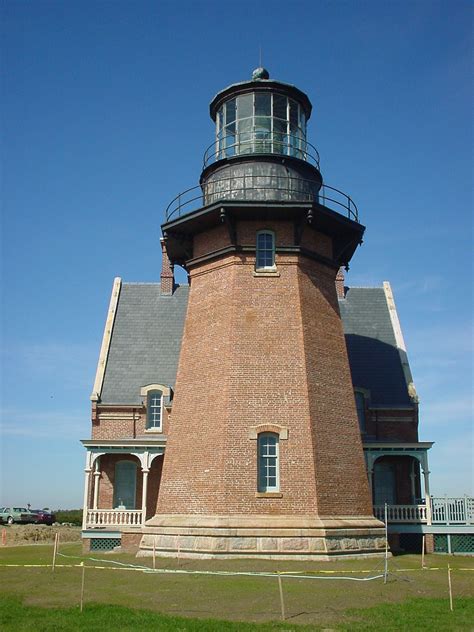 lighthouse on Block Island, R.I. | Lighthouse, Beautiful lighthouse ...