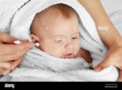 Cleaning small baby ears Stock Photo - Alamy