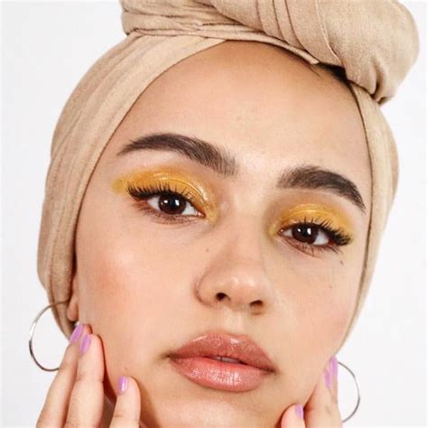 Gorgeous Yellow Eye Makeup Trend