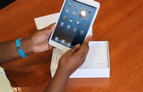 Unboxing of the iPad mini [Video] - Gearburn