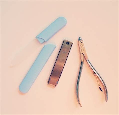 mela-e-cannella: Mont Bleu - Folding Nail Clippers - Cuticle Nippers - Glass Nail File in Hard Case