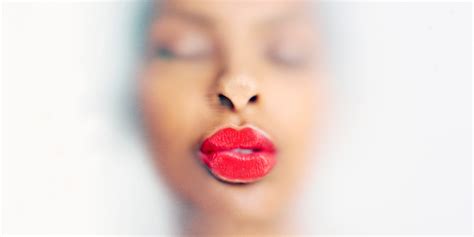 9 Mono Symptoms That Suggest You May Have ‘The Kissing Disease’ | SELF