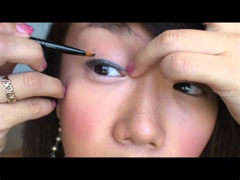 How To Do Eye Makeup For Uneven Eyelids - Makeup Vidalondon