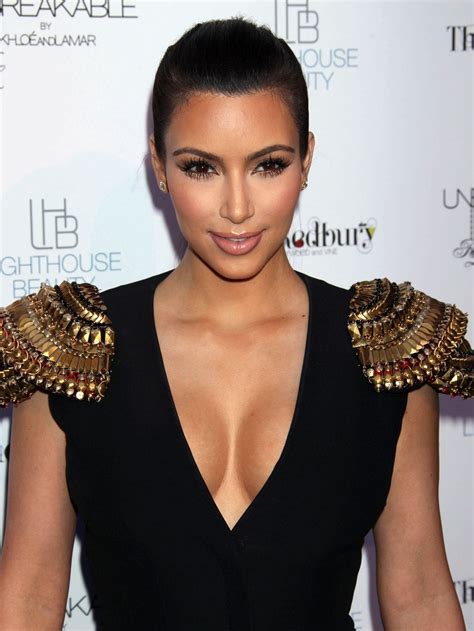 Loving Kim Kardashian's body armor! Kim Kardashian Makeup, Kardashian Photos, Kardashian Style ...