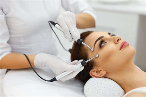 Microcurrent Facial - Therapy, Health Benefits And The Side Effects