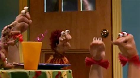 Watch Oobi Season 1 Episode 22: Chez Oobi/Valentine - Full show on Paramount Plus