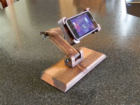 IPod stand | Beginner woodworking projects, Small wood projects, Diy woodworking