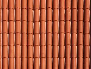 an orange roof with many rows of tiles on it's sides and the top half is made out of clay