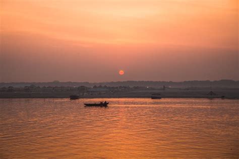 Varanasi Burning Ghats: 8 Things You Should Know (2025) - Laure Wanders