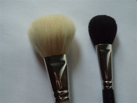 Misscouture17: MAC 116 Blush Brush: Review!