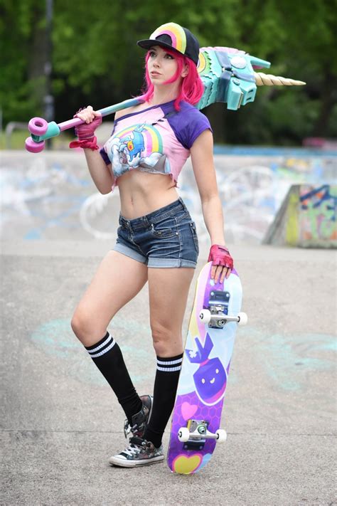 Fortnite Real Life | Fortnite cosplay, Fortnite girl, Fortnite girl skins