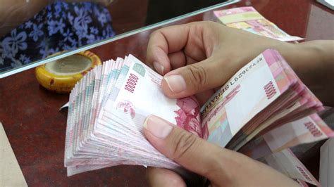 The rupiah soars after central bank rules out intervention