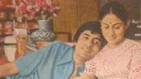 Jaya Bachchan gets shy as Amitabh leans on her in old pic, Abhishek ...