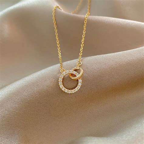 Double circle pendant necklace in gold – Garmisland