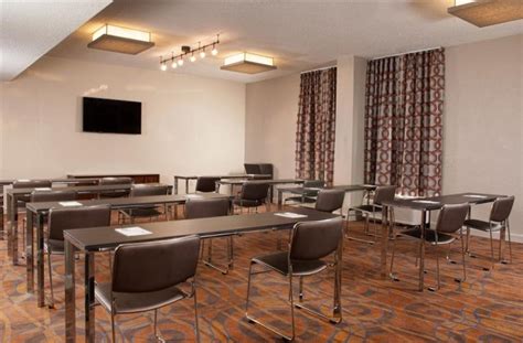 Hampton Inn Orlando-International Airport | Stress-Free Stays & Parking Near MCO Airport - Stay ...