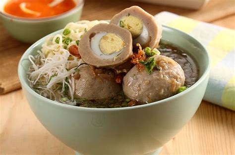 Ketika Musim Hujan Tiba, Saatnya Menghadirkan Resep Bakso Kuah Isi telur Puyuh Enak Ini - Sajian ...