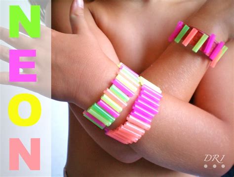 Decora Recicla Imagina …: Pulseras con Pajitas Neon- Neon Straws Bracelets