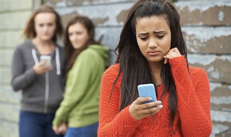 The little-known health effects of bullying | NIH MedlinePlus Magazine