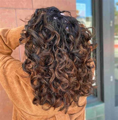 Get the Perfect Brown Caramel Balayage on Your Curly Hair: Tips and ...