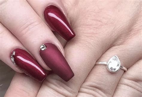 Chiêm ngưỡng mẫu ombre nails maroon được yêu thích nhất