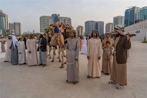 Arabic Men - Arabian and Middle Eastern Culture - Traditional History Cloth - Emirati Men ...