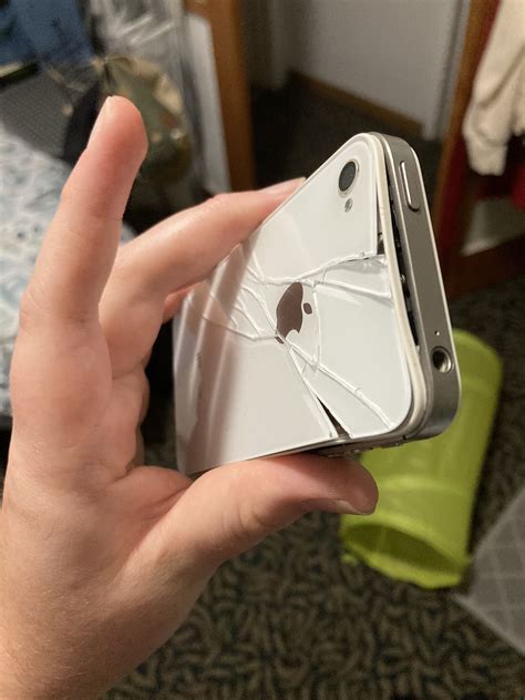 🍊Citrus🍋 on Twitter: "Rip iPhone 4 not sure why the battery swelled up like a balloon 5 years ...