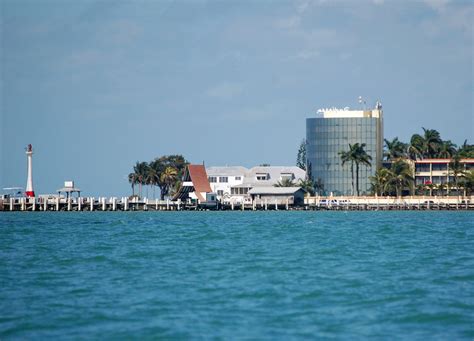 File:Bliss and Radisson - Belize City.jpg - Wikimedia Commons