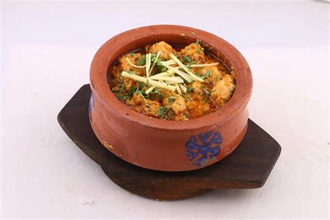 Chicken Handi: Delectable Chicken Handi from Indian Cuisine