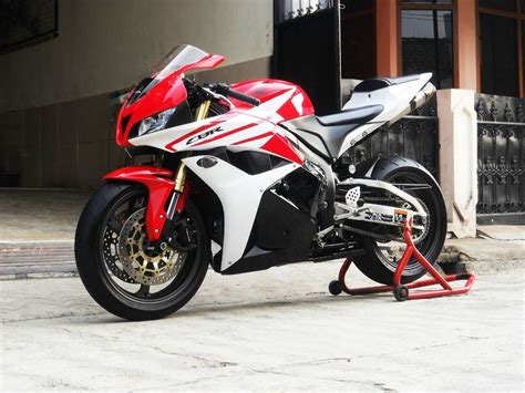 For Sale..MOGE Honda CBR 600 RR 2012, Euro Spec/Full Spec, EXHAUST Akrapovic Carbon Titanium ...