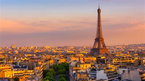 Panoramic sunset view and skyline of Paris with Eiffel Tower, France | Windows Spotlight Images