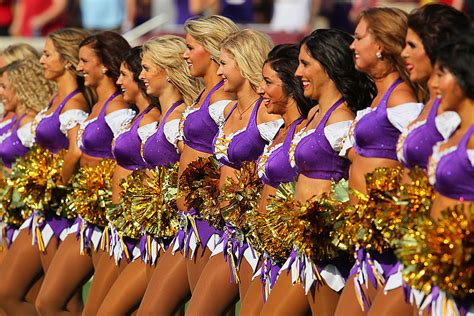 Meet the 2019 Minnesota Vikings Pro-Bowl Cheerleader, Kayla