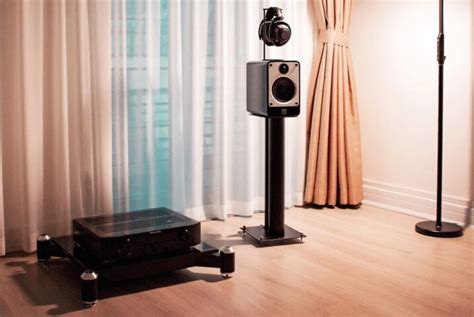 Floor-standing vs bookshelf speakers: Which is right for you?