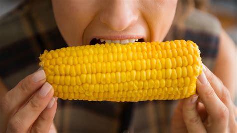 BBC World Service - The Food Chain, Competitive Eating: The 'Gurgitators', How to eat a corn on ...