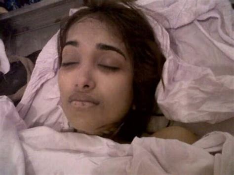 India : Jiah Khan's Dead Body Images Released By Her Mother - INCPak