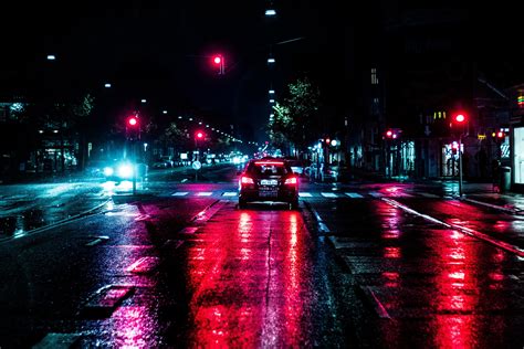 ITAP of a car on a rainy night : r/itookapicture