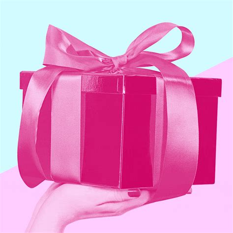 12 Women on Whether You Should Get Your Casual Fling a Gift | Gifts, Gift blog, Gifts for him