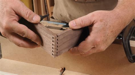 How to Make a Simple Box-Joint Jig - FineWoodworking