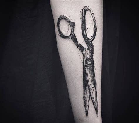 Photo - Scissors tattoo by Tattooer Nadi | Photo 15846 | Scissors tattoo, Sewing tattoos ...